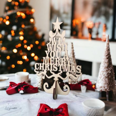 Karácsonyfa alakú asztali dísz, szöveggel