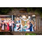 Fa borítású fotókönyv, betű kivágással