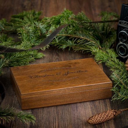 Elegáns, nyitható fedelű fénykép és USB pendrive tartó fadoboz, 150x230 mm-es, mahagóni