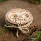 Fa jegygyűrű tartó