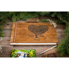 Fa borítású vendégkönyv, szív fa díszítéssel