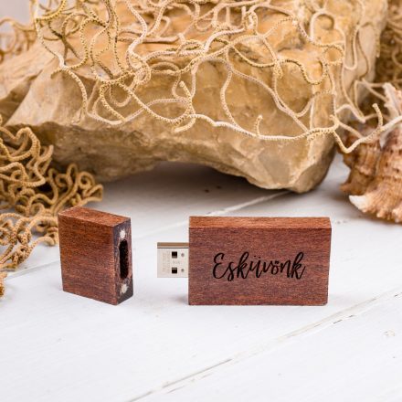 Gravírozható fa pendrive 8Gb, vörös mahagóni